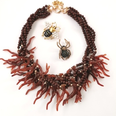 Colar Corais castanho - Mod 3