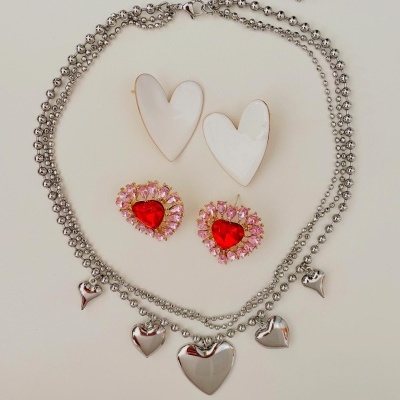 Colar triplo, corações,  em aço - prateado