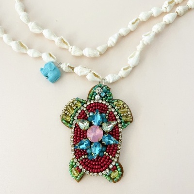 Colar búzios e tartaruga - dá 2 voltas