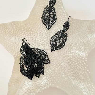 Brincos Corações de Viana pretos