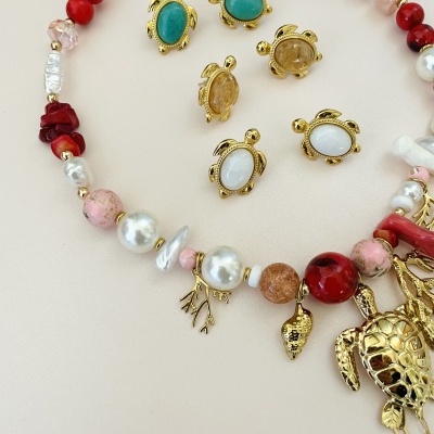 Colar Tartaruga e praia  - tons coral