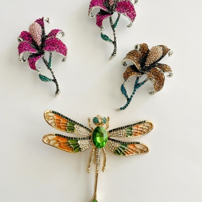 Pregadeiras Libelinha e flores