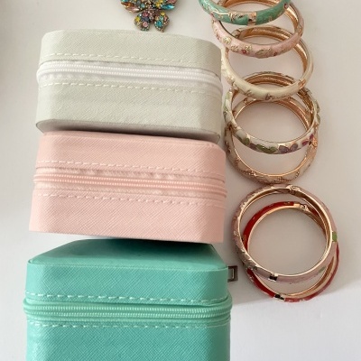 Estojo para guardar /transportar bijuteria