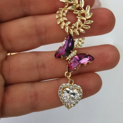 Brincos santas e borboletas