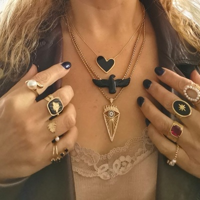 Colares tons pretos 🤍 Fenix, coração e olho