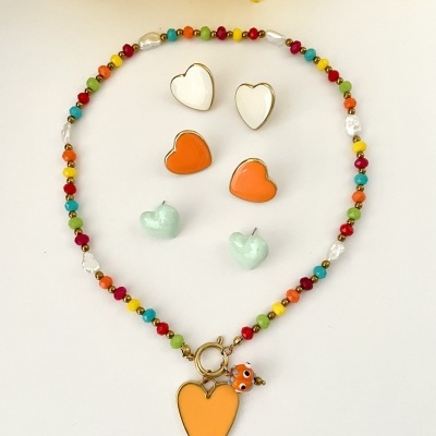 Colar Coração laranja - com cristais e pérolas água doce