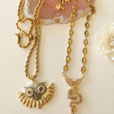Colares dourados