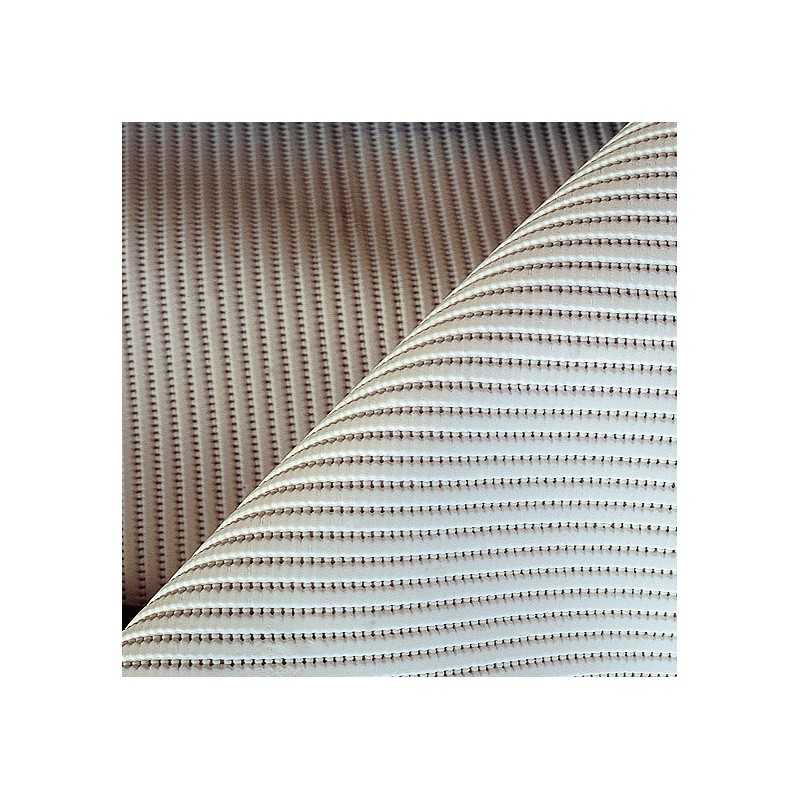 Tecidos texturizados com padrão de linhas horizontais e textura pontilhada, em tons claros e escuros.