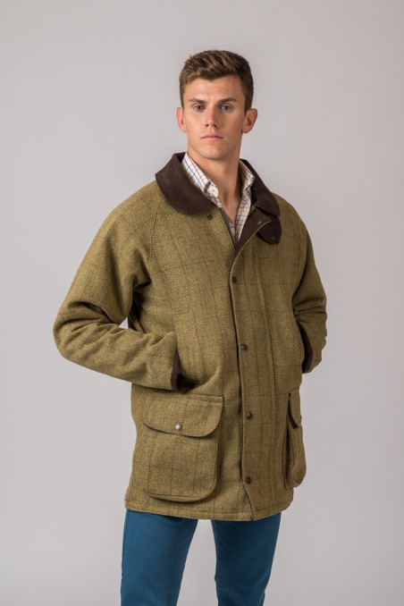 Casaco masculino verde com padrão xadrez discreto e bolsa com abas