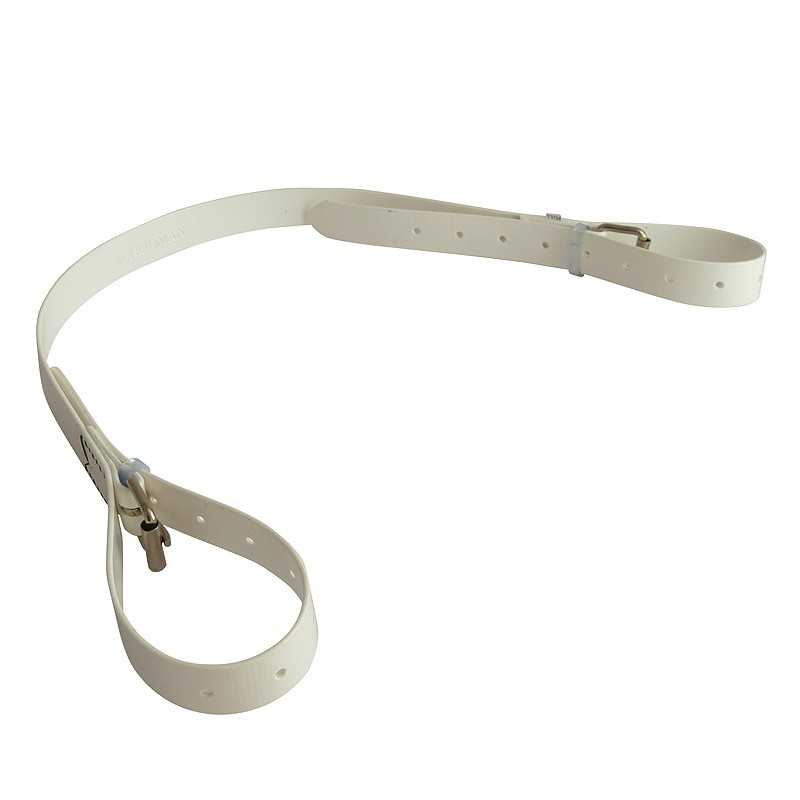 Cinto branco em pele com fivela prateada