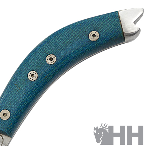 Punho de faca azul texturizado com detalhes metálicos