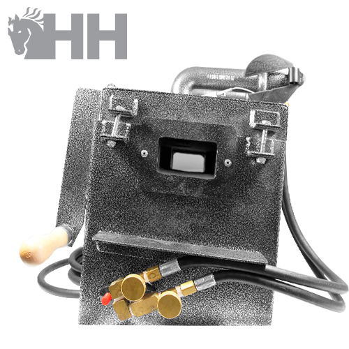 máquina industrial preta texturizada com alça de madeira e controlos de latão