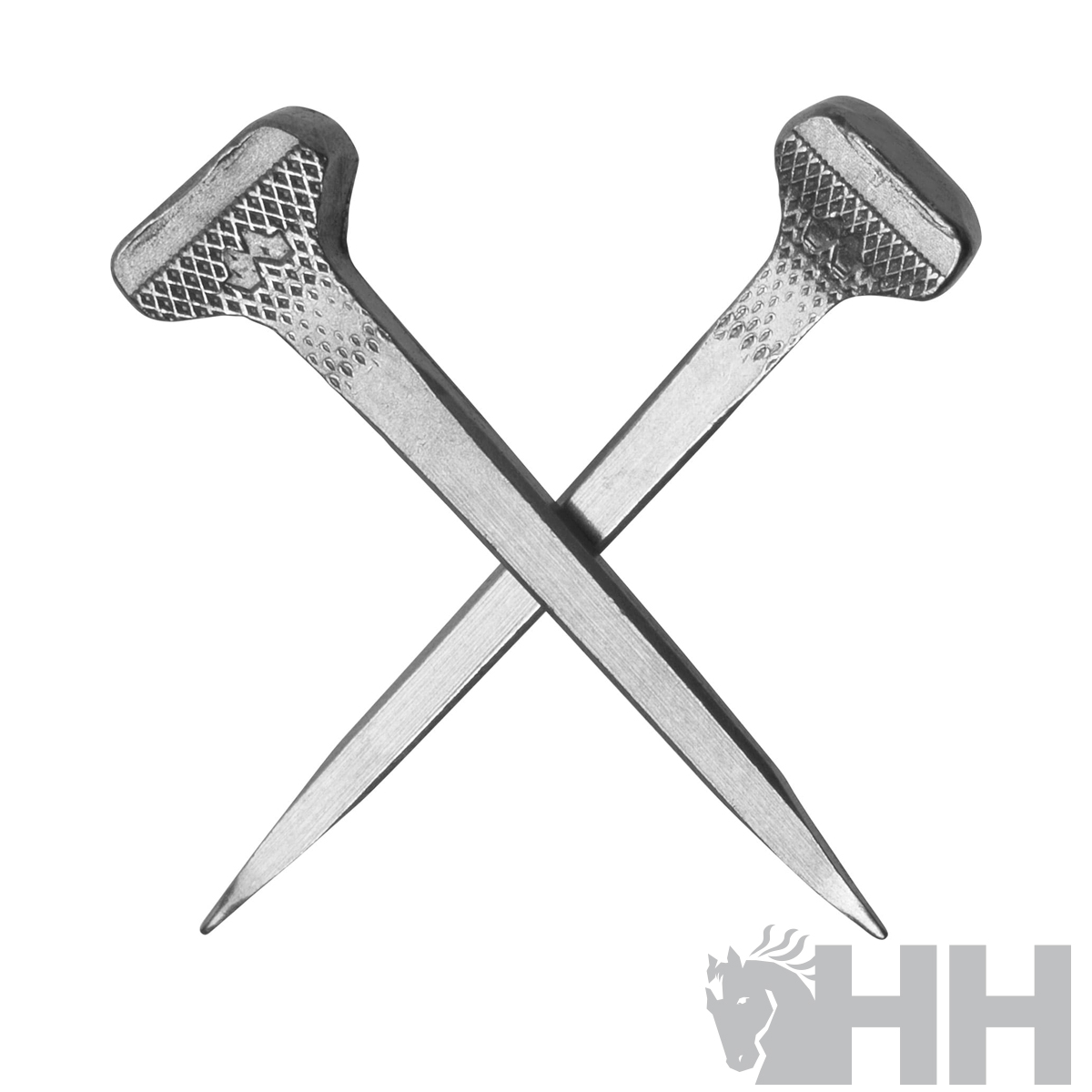 Dois cravos metálicos grandes em forma de X sobre fundo branco com logótipo HH