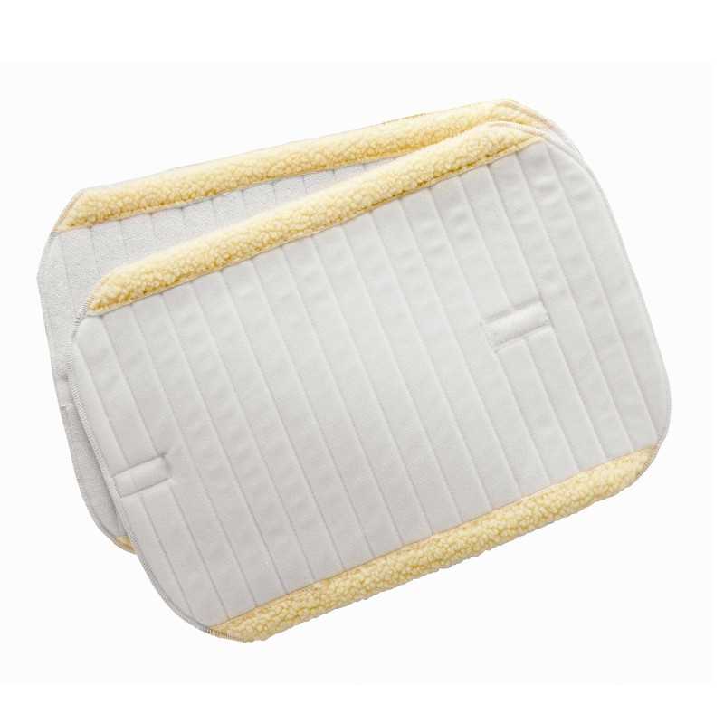 Par de capas para estribo cinza claro com bordas amarelas pálidas.