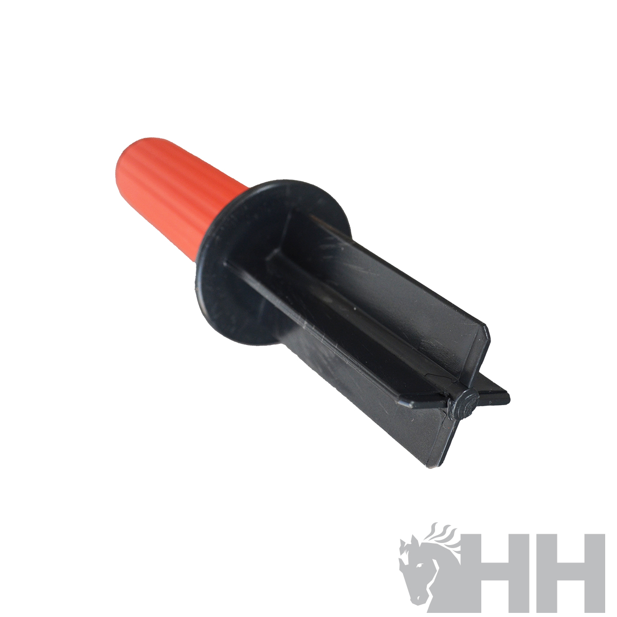 Ferramenta com cabo vermelho e ponta preta em fundo branco