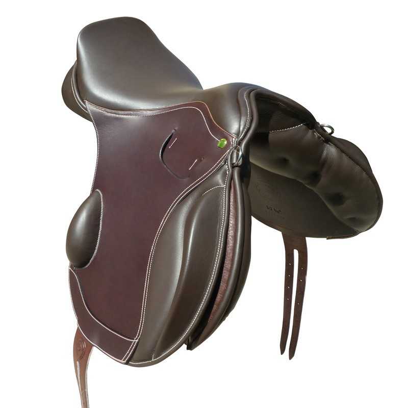 Sela de equitação castanha escura em couro com costuras claras