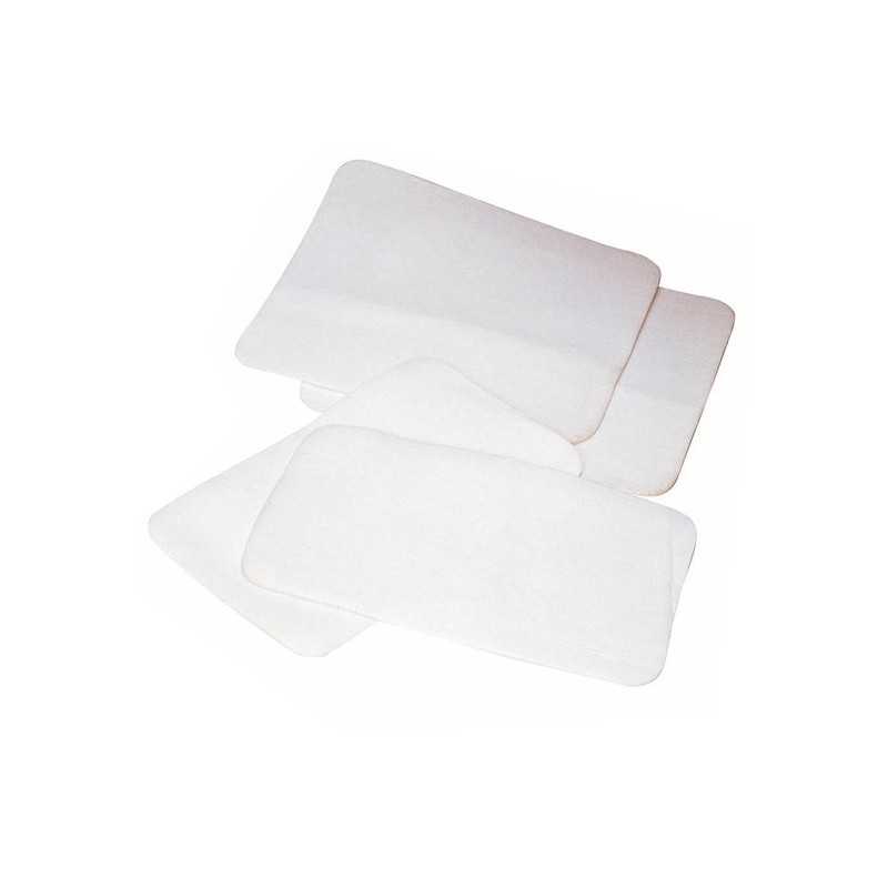 Toalhas brancas retangulares empilhadas