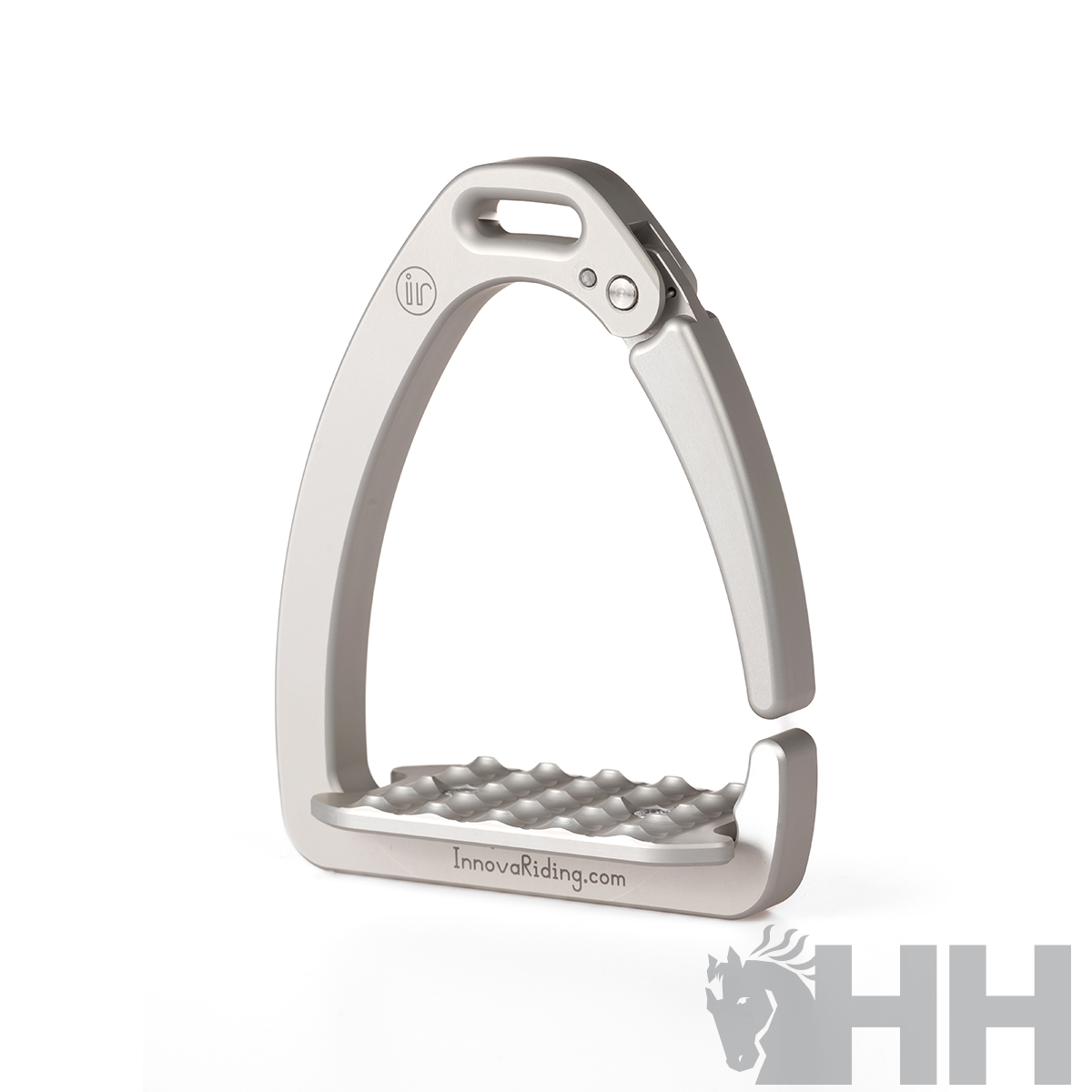 Estribo de salto em alumínio prateado com pisante antiderrapante