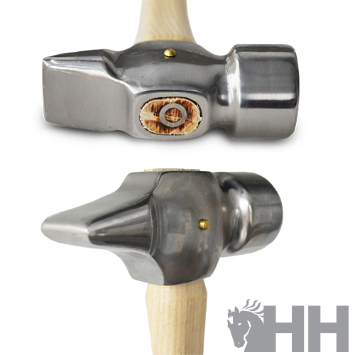 Martelo metálico com cabo de madeira e logo HH com cavalo