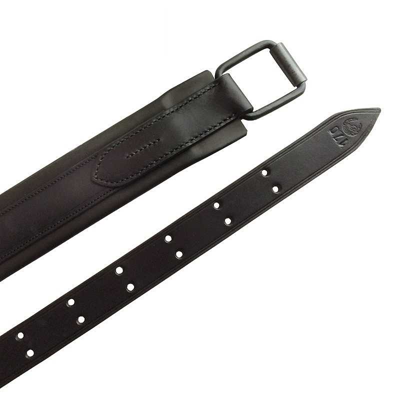 Cinto preto de couro com fivela quadrada e a sigla SILVA