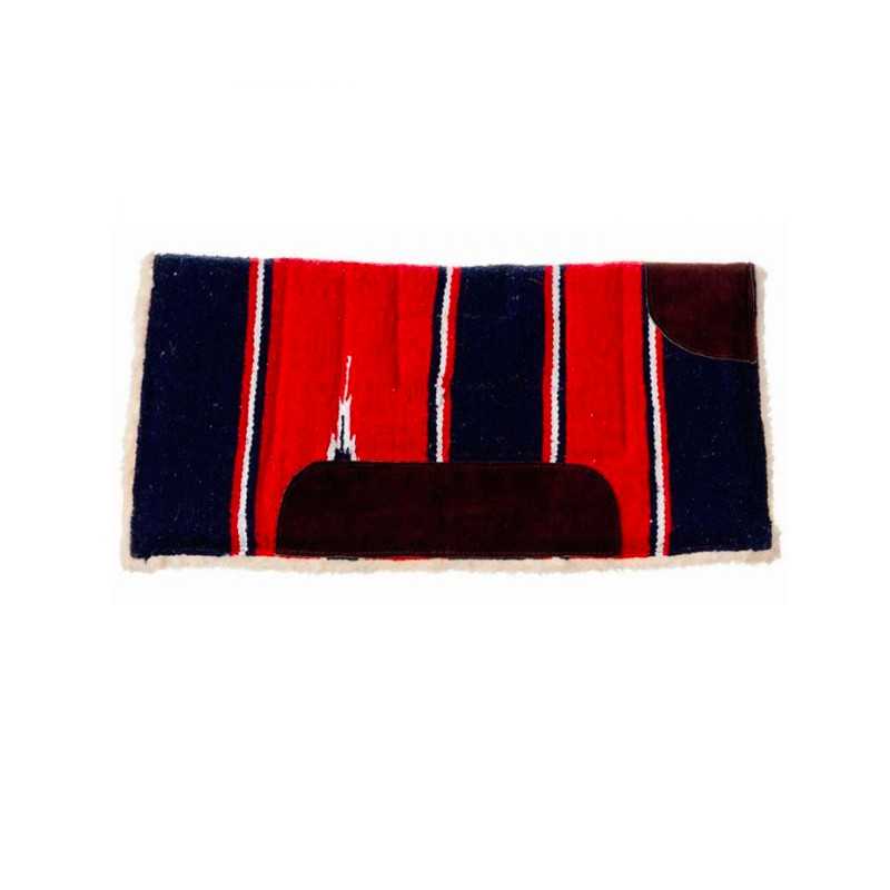 Tapete retangular com riscas vermelhas e azuis e detalhes castanhos