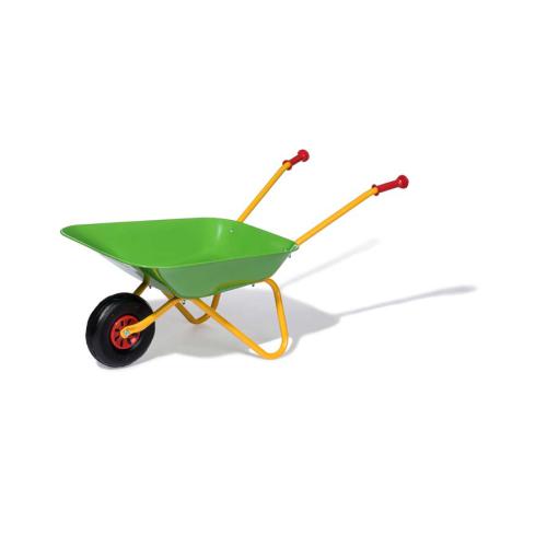 Carrinho de mão verde com estrutura amarela e puxadores vermelhos