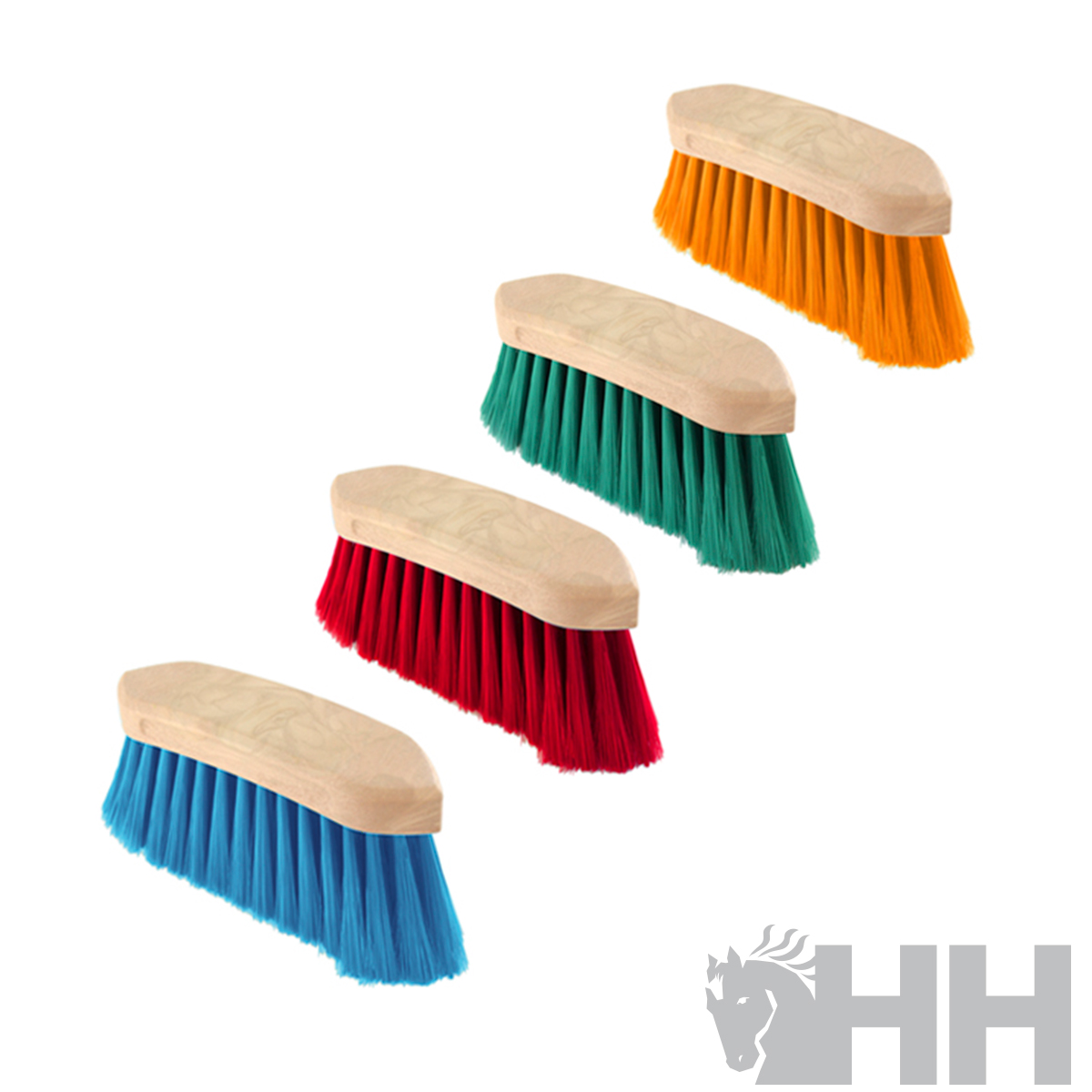 Conjunto de quatro escovas de limpeza com cerdas coloridas e cabo em madeira