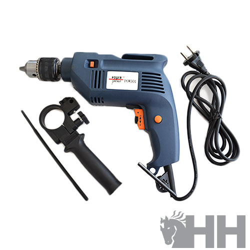 Furadeira elétrica azul com acessórios e cabo preto