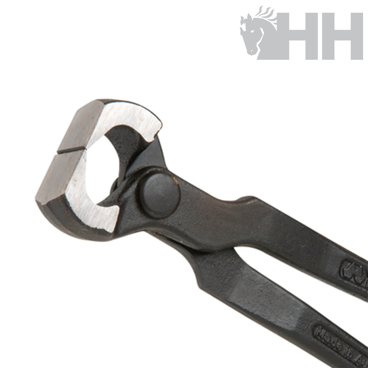 Alicate de metal preto com pontas prateadas em fundo branco