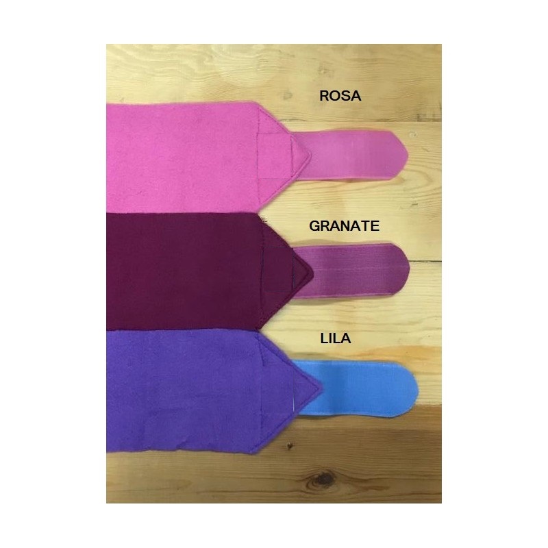 Almofadas coloridas rosa, granate e lilás com abas e texto de cores