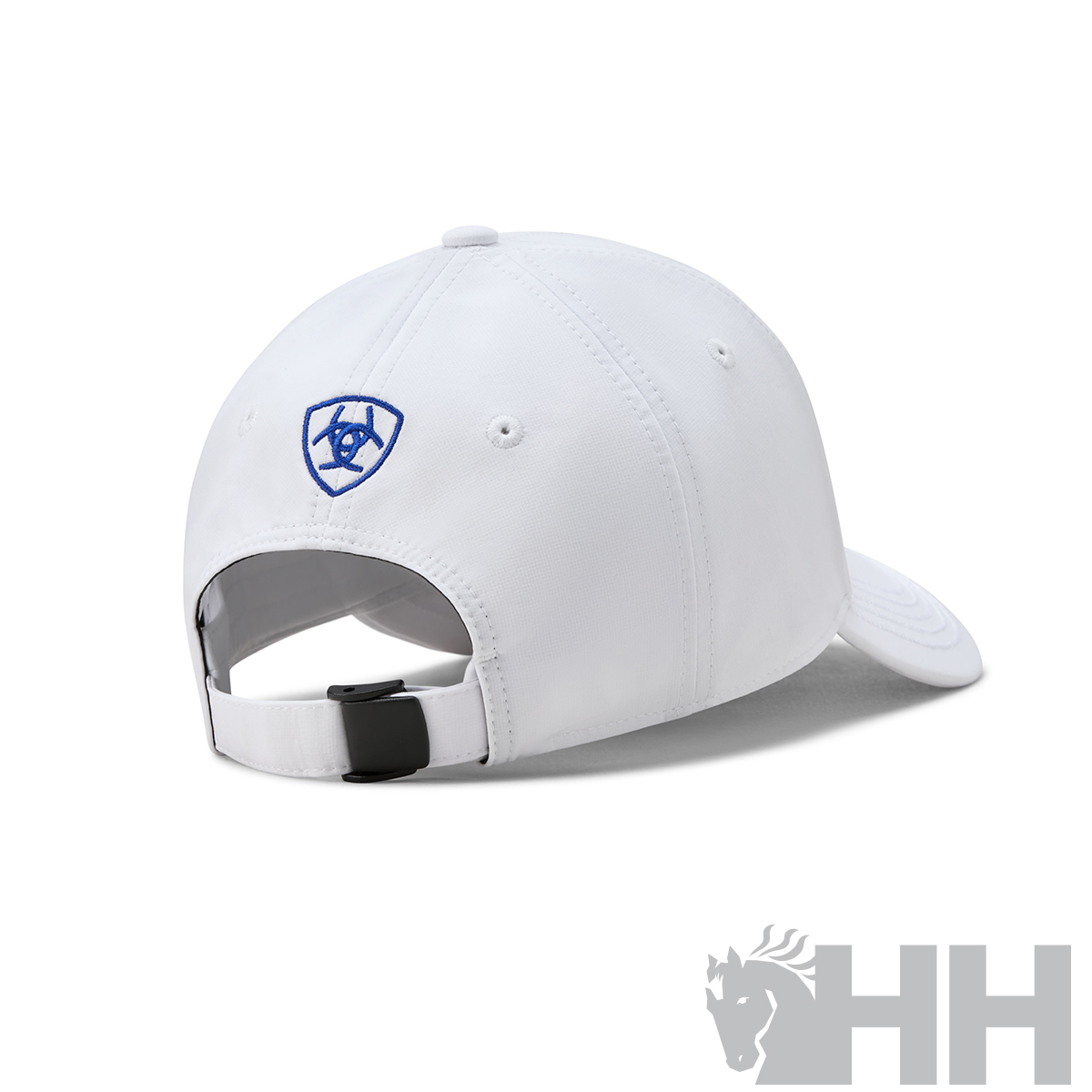 boné branco com bordado azul e ajuste traseiro preto