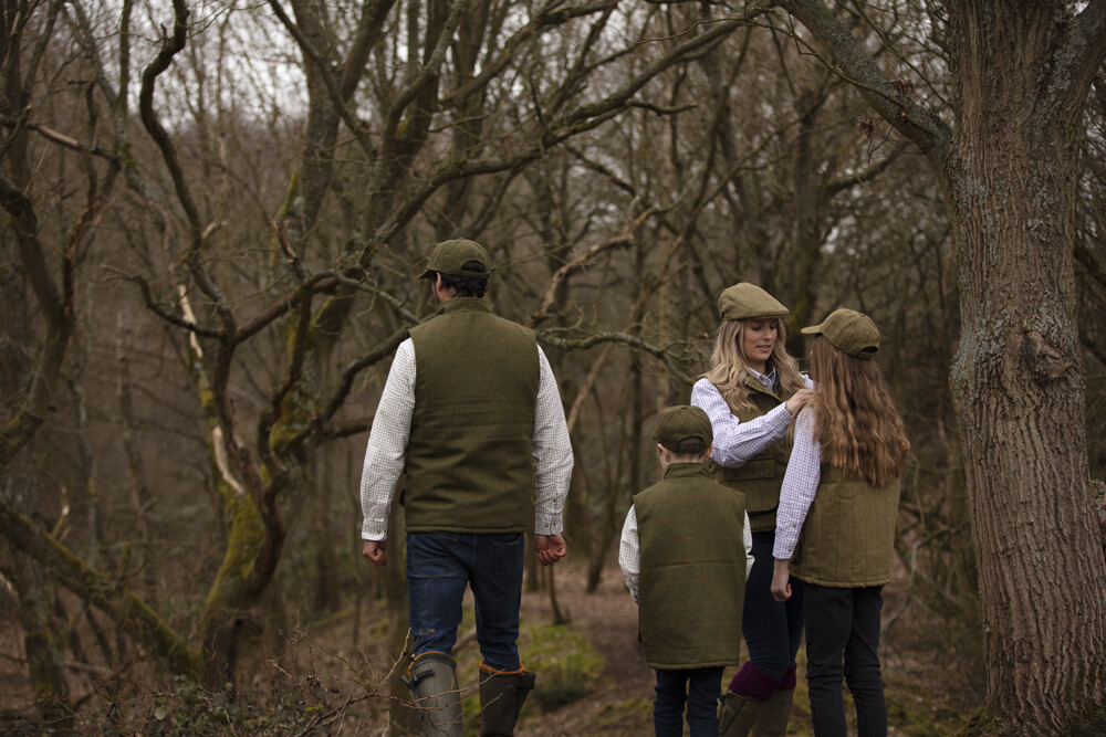 🧥 Walker & Hawkes na Casa Maria: Casacos Encerados, Tweed e Estilo Country Britânico