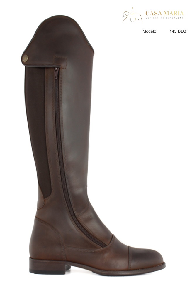 Bota alta castanha de couro com fecho lateral