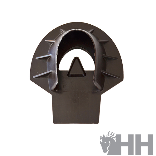 Peça plástica preta semicircular com aletas e fundo branco