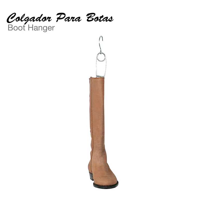 Cabide para botas metálico com suporte em tecido castanho e bota azul clara