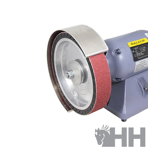 Motoniveladora de bancada azul com roda de lixa vermelha e proteção metálica