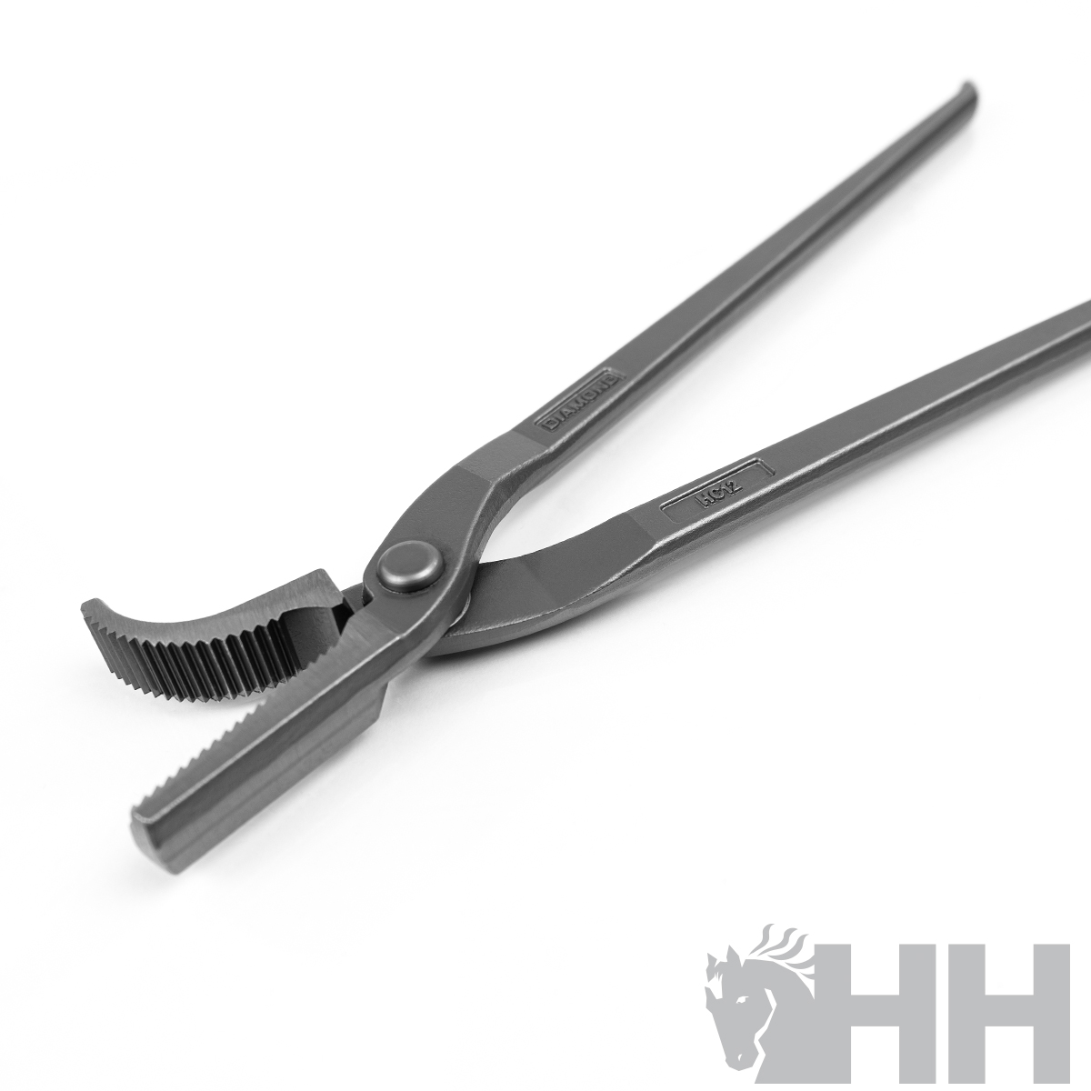 Alicate de metal cinzento com punhos longos e dentes serrilhados