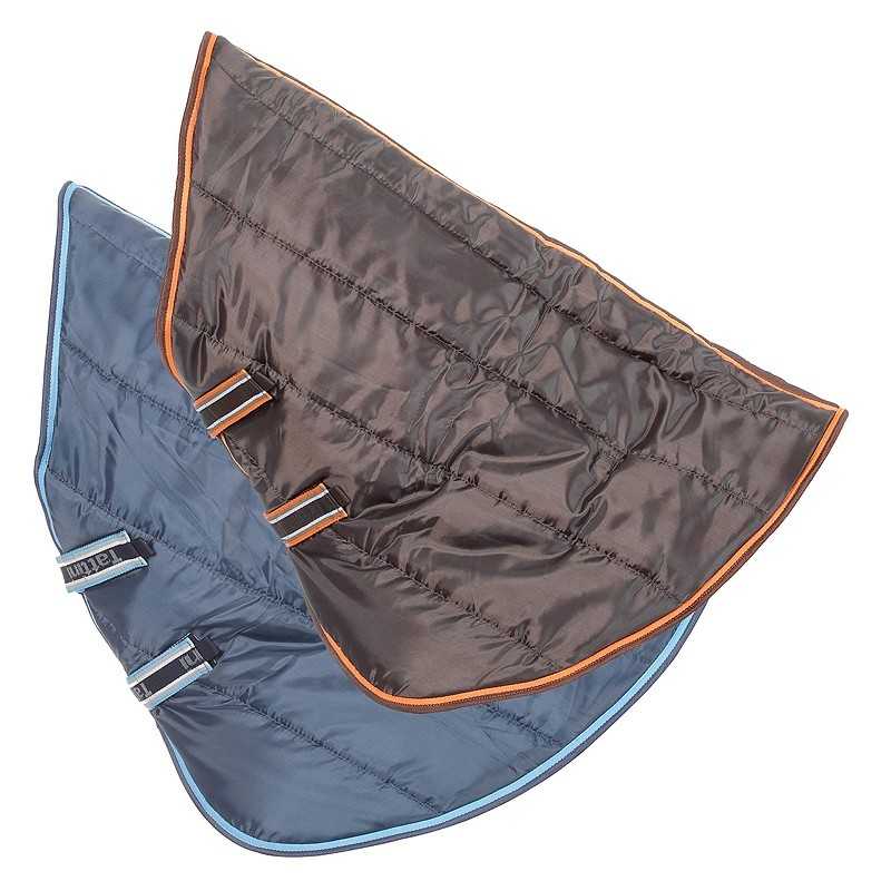 Dois cobertores para cavalos em nylon castanho e azul com presilhas ajustáveis