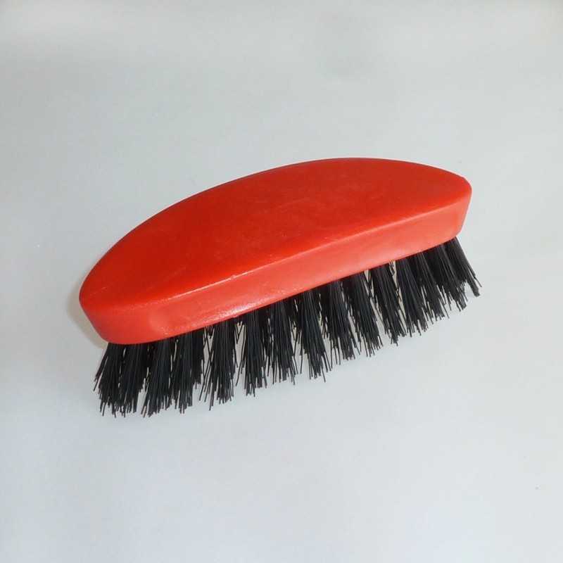 Escova ANATÓMICA PEQUENA COM CABO VERMELHO