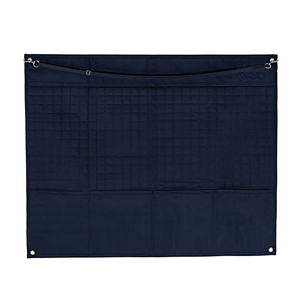 Bolsa ou saco azul escuro com padrão de quadrados e alça ajustável