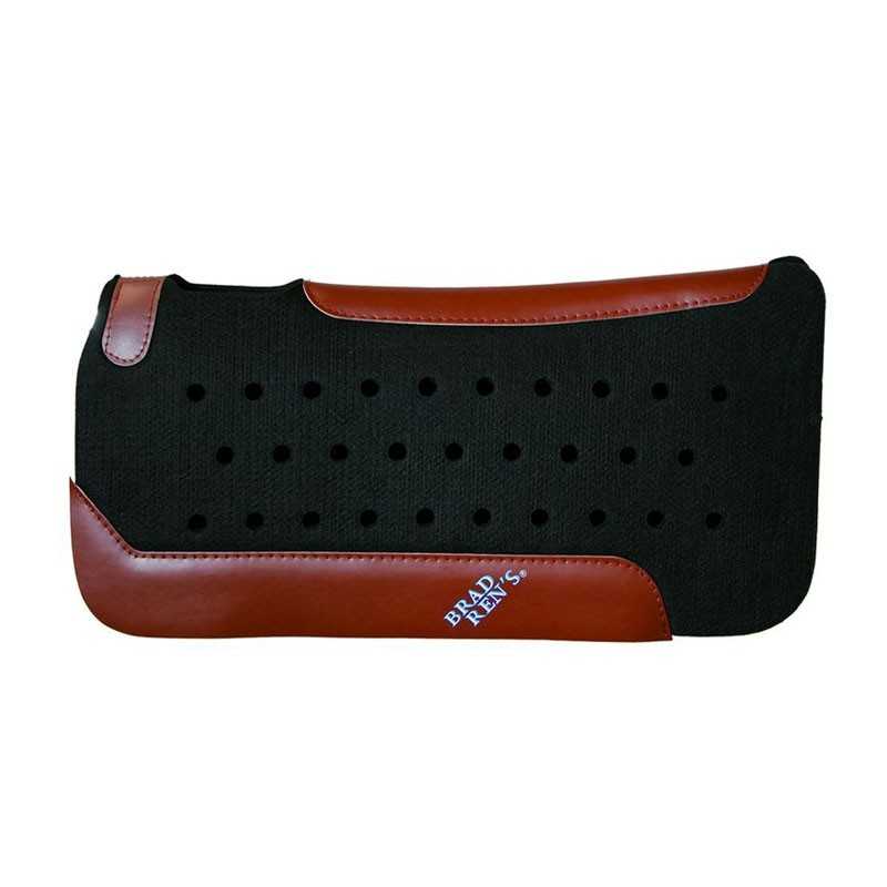 Almofada preta para sela com detalhes em pele castanha e logo BRAD REAVES