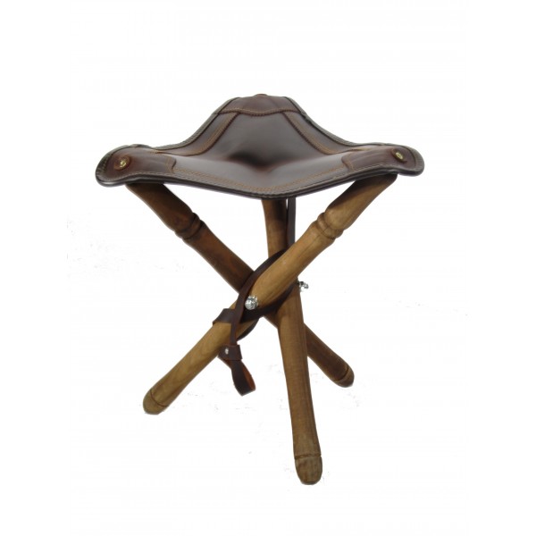 BANCO DE CAÇA. TRIPÉ. PELE OLEADA. Altura 60 cm.