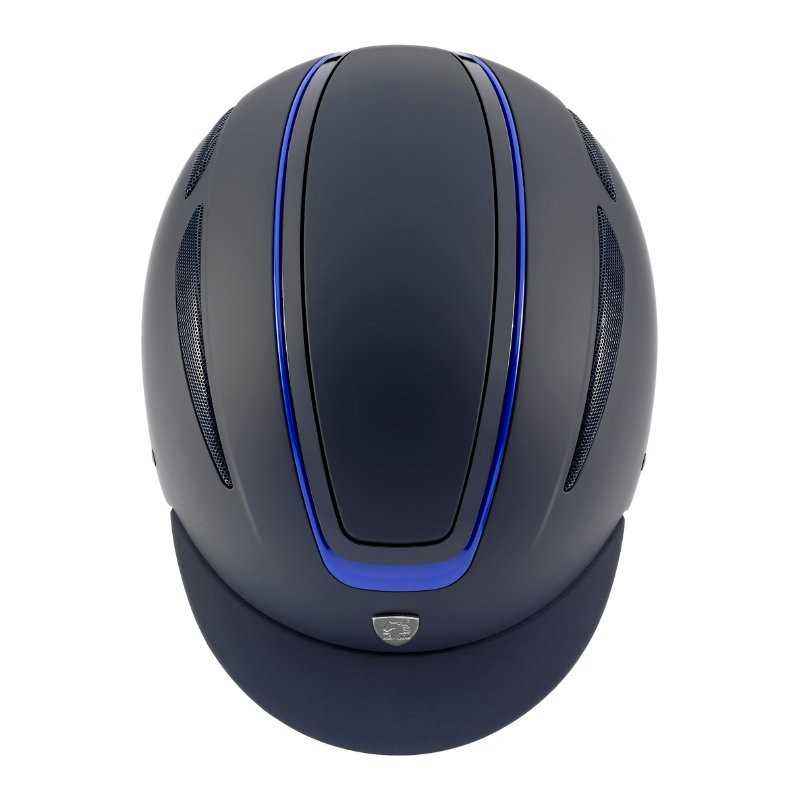 Capacete de equitação preto com detalhes em azul e emblema metálico