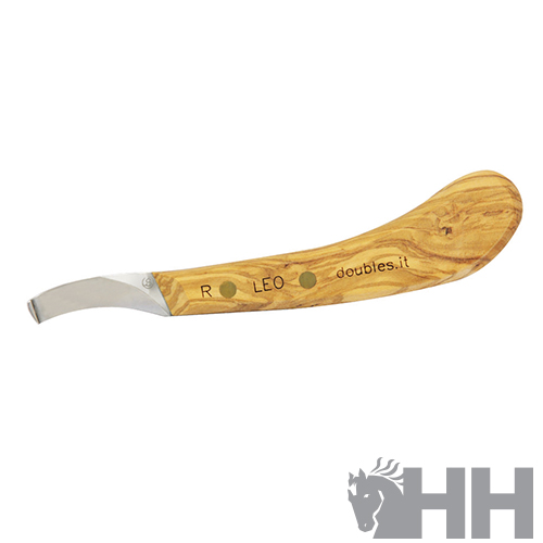 Faca com cabo de madeira claro curvado e lâmina metálica