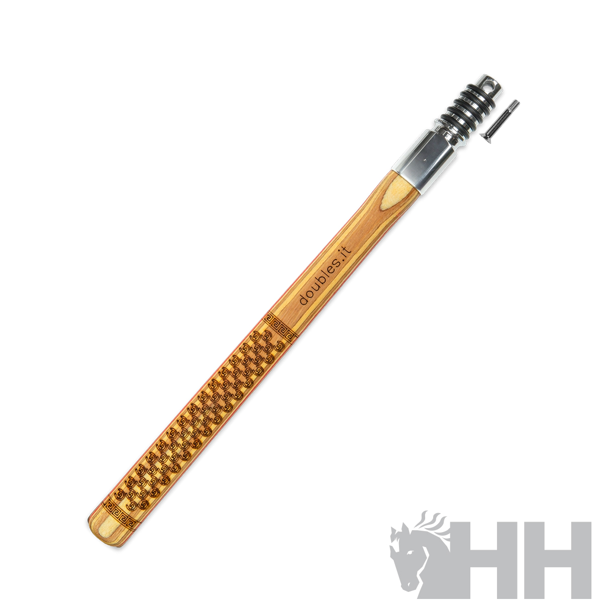 Caneta de madeira com textura xadrez e metal prateado