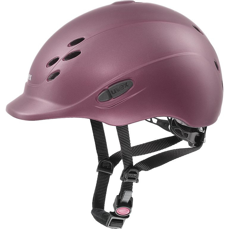 Capacete desportivo roxo com correias pretas e ventilação