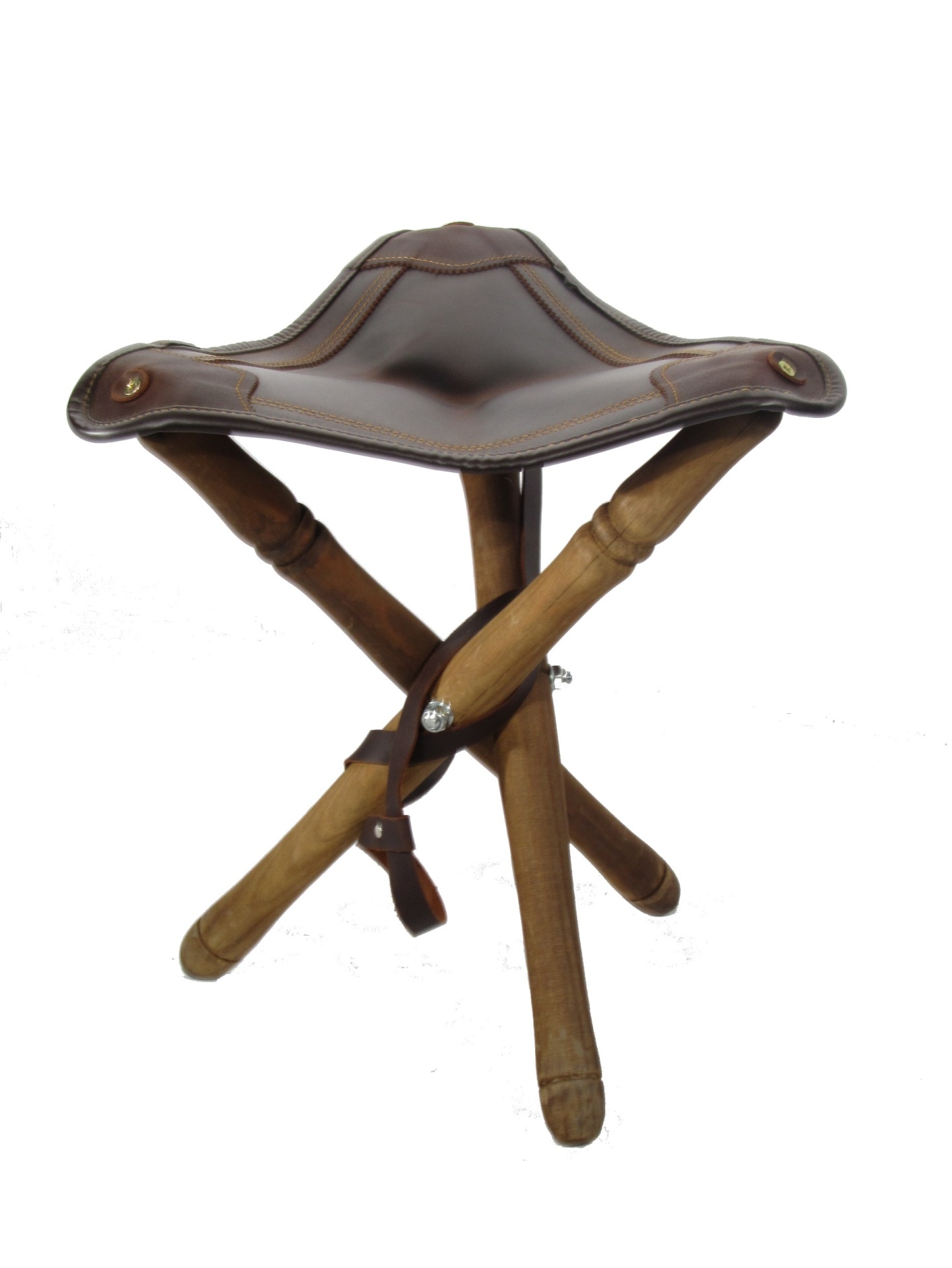 BANCO DE CAÇA. TRIPÉ. PELE OLEADA. Altura 50 cm.