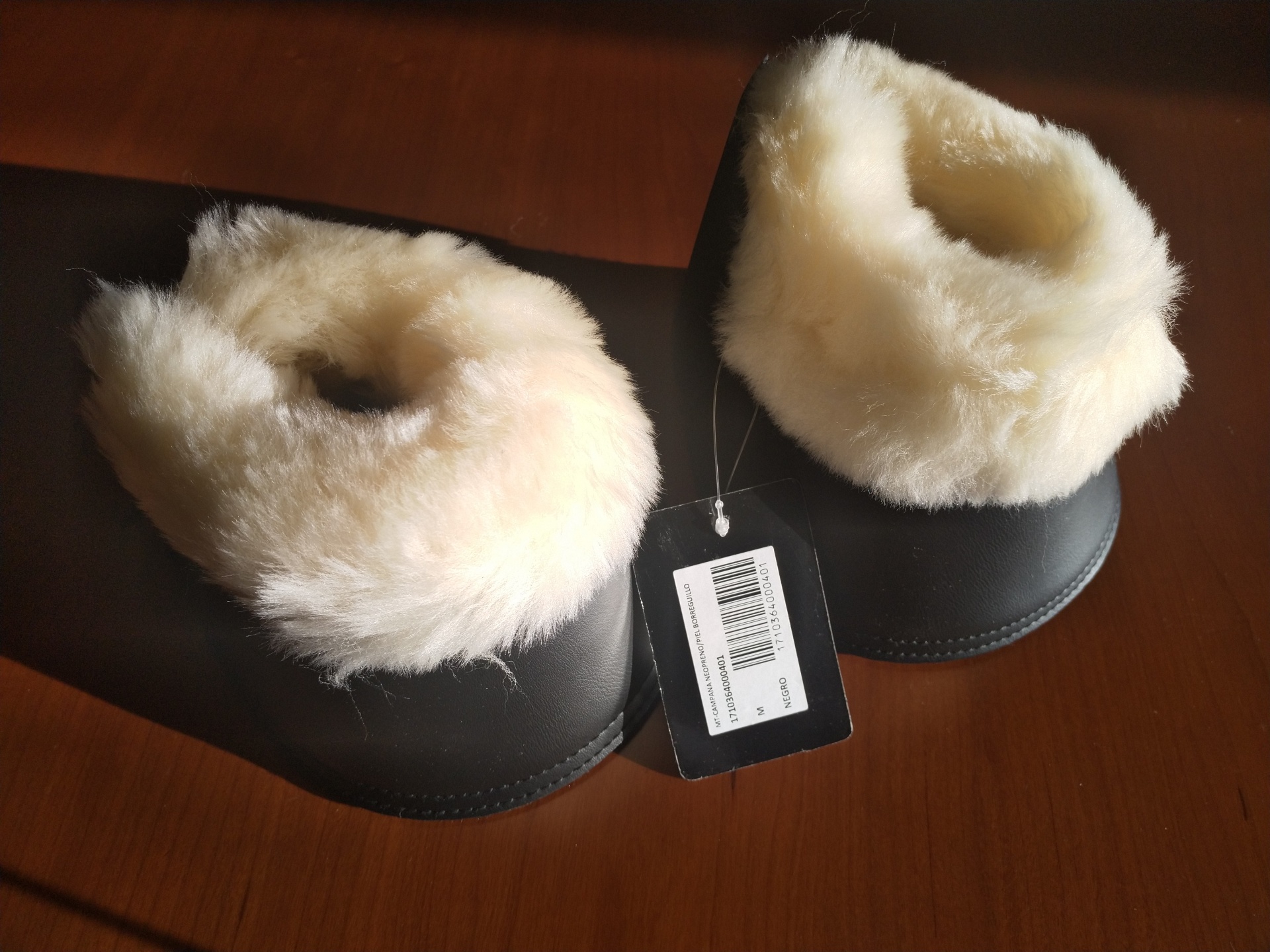 Cloches neoprene com pelo de borrego