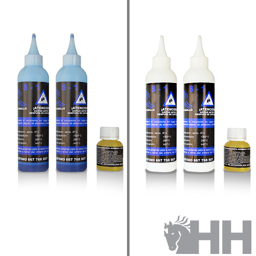 Conjunto de frascos plásticos com rótulos pretos e azuis, sobre fundo branco e cinza