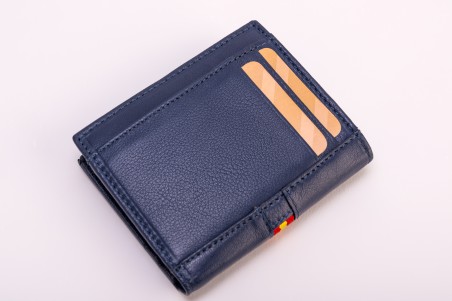 Carteira masculina azul com compartimentos para cartões, detalhe colorido